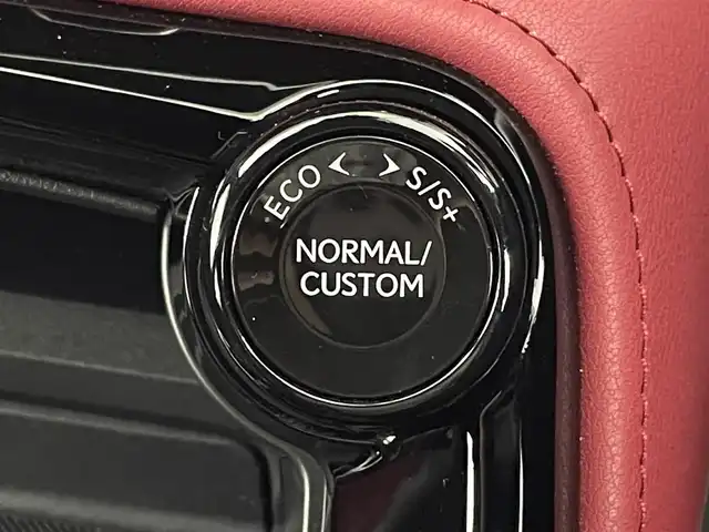 レクサス ＮＸ 350h Fスポーツ 大阪府 2022(令4)年 1.8万km ホワイトノーヴァガラスフレーク Lexus Safety System +/・プリクラッシュセーフティ/・レーントレーシングアシスト/・プロアクティブドライビングアシスト/・ロードサインアシスト/・レーダークルーズコントロール/・アダプティブハイビームシステム/純正ナビ付ディスプレイオーディオ/(フルセグTV/BT/USB/Miracast/AM/FM)/赤黒レザーシート/前席シートヒーター/前席エアシート/全席パワーシート/アラウンドビューモニター/LEDヘッドライト/フォグランプ/ビルトインETC2.0/社外前後ドライブレコーダー/ブラインドスポットモニター/クリアランスソナー/電動リアゲート/本革ステアリング/ステアリングヒーター/電動パーキング/ホールド/純正ドアバイザー/純正フロアマット/AC100Vコンセント/スペアキー/カードキー/純正黒AW20インチ
