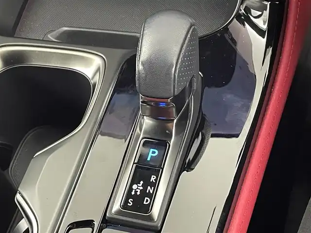 レクサス ＮＸ 350h Fスポーツ 大阪府 2022(令4)年 1.8万km ホワイトノーヴァガラスフレーク Lexus Safety System +/・プリクラッシュセーフティ/・レーントレーシングアシスト/・プロアクティブドライビングアシスト/・ロードサインアシスト/・レーダークルーズコントロール/・アダプティブハイビームシステム/純正ナビ付ディスプレイオーディオ/(フルセグTV/BT/USB/Miracast/AM/FM)/赤黒レザーシート/前席シートヒーター/前席エアシート/全席パワーシート/アラウンドビューモニター/LEDヘッドライト/フォグランプ/ビルトインETC2.0/社外前後ドライブレコーダー/ブラインドスポットモニター/クリアランスソナー/電動リアゲート/本革ステアリング/ステアリングヒーター/電動パーキング/ホールド/純正ドアバイザー/純正フロアマット/AC100Vコンセント/スペアキー/カードキー/純正黒AW20インチ