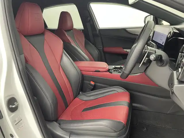 レクサス ＮＸ 350h Fスポーツ 大阪府 2022(令4)年 1.8万km ホワイトノーヴァガラスフレーク Lexus Safety System +/・プリクラッシュセーフティ/・レーントレーシングアシスト/・プロアクティブドライビングアシスト/・ロードサインアシスト/・レーダークルーズコントロール/・アダプティブハイビームシステム/純正ナビ付ディスプレイオーディオ/(フルセグTV/BT/USB/Miracast/AM/FM)/赤黒レザーシート/前席シートヒーター/前席エアシート/全席パワーシート/アラウンドビューモニター/LEDヘッドライト/フォグランプ/ビルトインETC2.0/社外前後ドライブレコーダー/ブラインドスポットモニター/クリアランスソナー/電動リアゲート/本革ステアリング/ステアリングヒーター/電動パーキング/ホールド/純正ドアバイザー/純正フロアマット/AC100Vコンセント/スペアキー/カードキー/純正黒AW20インチ