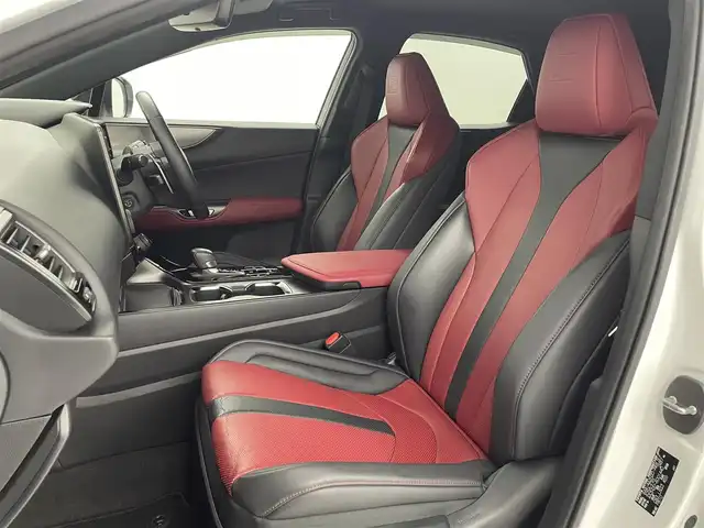 レクサス ＮＸ 350h Fスポーツ 大阪府 2022(令4)年 1.8万km ホワイトノーヴァガラスフレーク Lexus Safety System +/・プリクラッシュセーフティ/・レーントレーシングアシスト/・プロアクティブドライビングアシスト/・ロードサインアシスト/・レーダークルーズコントロール/・アダプティブハイビームシステム/純正ナビ付ディスプレイオーディオ/(フルセグTV/BT/USB/Miracast/AM/FM)/赤黒レザーシート/前席シートヒーター/前席エアシート/全席パワーシート/アラウンドビューモニター/LEDヘッドライト/フォグランプ/ビルトインETC2.0/社外前後ドライブレコーダー/ブラインドスポットモニター/クリアランスソナー/電動リアゲート/本革ステアリング/ステアリングヒーター/電動パーキング/ホールド/純正ドアバイザー/純正フロアマット/AC100Vコンセント/スペアキー/カードキー/純正黒AW20インチ