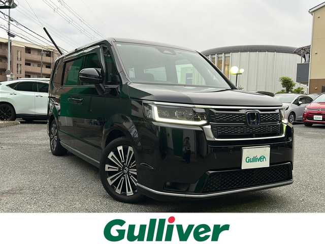 ホンダ ステップワゴン スパーダ eHEV プレミアムライン 大阪府 2023(令5)年 3.1万km クリスタルブラックパール ワンオーナー/純正メモリナビ(LXM-237VFLi)/・AM/FM/CD/DVD/Bluetooth/・フルセグテレビ/フリップダウンモニター/全周囲カメラ/ドライブレコーダー/クルーズコントロール/衝突軽減ブレーキ/レーンキープアシスト/ブラインドスポットモニター/アイドリングストップ/横滑り防止装置/盗難防止装置/パドルシフト/電動パーキングブレーキ/両側パワースライド/コーナーセンサー/シートヒーター（D席+N席）/LEDヘッドライト/オートマチックハイビーム/オートライト/ダブルオートエアコン/プッシュスタートボタン/スマートキー×2/ステアリングリモコン/革巻きステアリング/純正17インチアルミホイール/12V充電器/USBジャック/純正フロアマット/保証書/取扱説明書