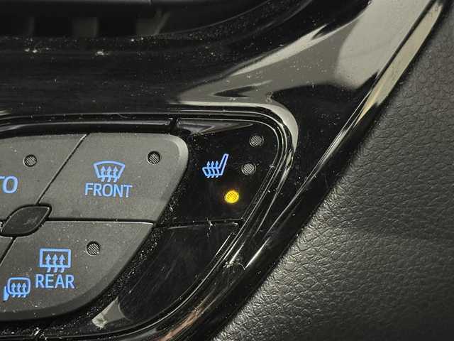 トヨタ Ｃ－ＨＲ S GRスポーツ 三重県 2022(令4)年 3.8万km パールⅡ ハイブリッド/FF/フロアCVT/純正8型ディスプレイオーディオ＋ナビ/（AM/FM/USB/iPod/Bluetooth/Miracast/CarPlay/AndroidAuto）/【OP】パノラミックビューモニター/ドライブレコーダー 前後/ビルトイン ETC/1オーナー車/Toyota Safety Sense/●プリクラッシュセーフティ［PCS］/●レーントレーシングアシスト［LTA］/●オートハイビーム［AHB］/●レーダークルコン（全車速追従機能付）/●ロードサインアシスト［RSA］/・先行車発進告知機能［TMN］/・【OP】ブラインドスポットモニター［BSM］/・パーキングサポートブレーキ（クリアランスソナー）（前後静止物）/装備/ハーフレザーシート/・シートヒーター（D/N）/・左右独立オートエアコン/・オートライト/・LEDヘッドランプ＆Fフォグランプ/・電子パーキングブレーキ/・ステアリングスイッチ/・保/取/マルチ取/ナビ取/純正19inAW（切削光輝＋ブラック塗装）/GR専用チューニングサスペンション（F:マクファーソン式ストラット/R:ダブルウィッシュボーン）/車両剛性UPパーツ/専用ブレーキキャリパー・スタビライザー/…GR SPORT専用/特別装備/など