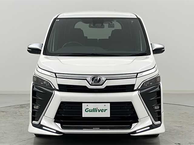 トヨタ ヴォクシー ZS 煌Ⅱ 宮城県 2019(令1)年 5.2万km ホワイトパールクリスタルシャイン TRDエアロ（FSR）/Toyota Safety Sense /・プリクラッシュセーフティ/・レーンディパーチャーアラート/・オートマチックハイビーム/クルーズコントロール/純正10インチSDナビ/・CD.DVD.BT.USB.HDMI.SD/バックカメラ/フルセグTV/両側パワースライドドア/ビルトインETC2.0/ドライブレコーダー（FR）/ステアリングスイッチ/プッシュスタート/スマートキー/アイドリングストップ/LEDヘッドライト/LEDフォグライト/純正フロアマット/純正16インチAW/横滑り防止/ロールサンシェード/シートバックテーブル