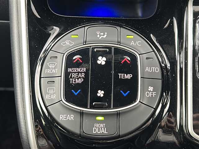 トヨタ ヴォクシー ZS 煌Ⅱ 宮城県 2019(令1)年 5.2万km ホワイトパールクリスタルシャイン TRDエアロ（FSR）/Toyota Safety Sense /・プリクラッシュセーフティ/・レーンディパーチャーアラート/・オートマチックハイビーム/クルーズコントロール/純正10インチSDナビ/・CD.DVD.BT.USB.HDMI.SD/バックカメラ/フルセグTV/両側パワースライドドア/ビルトインETC2.0/ドライブレコーダー（FR）/ステアリングスイッチ/プッシュスタート/スマートキー/アイドリングストップ/LEDヘッドライト/LEDフォグライト/純正フロアマット/純正16インチAW/横滑り防止/ロールサンシェード/シートバックテーブル