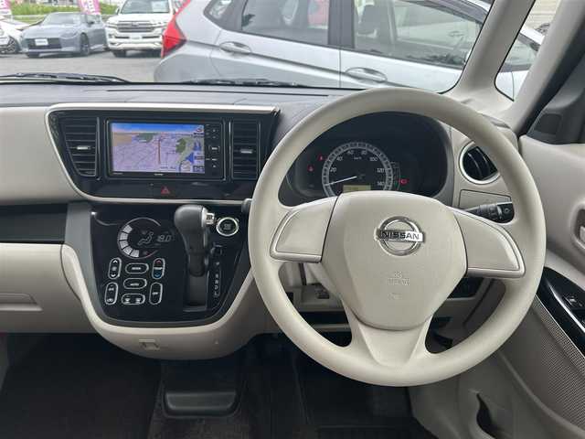 日産 デイズ ルークス X 埼玉県 2014(平26)年 7.6万km クールシルバー ワンオーナー/社外SDナビ/（AM/FM/ワンセグTV）/アラウンドビューモニター/片側パワースライドドア/純正フロアマット/プッシュスタート/ドアバイザー/スペアキー×1/アイドリングストップ/Wエアバッグ/ABS/新車保証書/取扱説明書