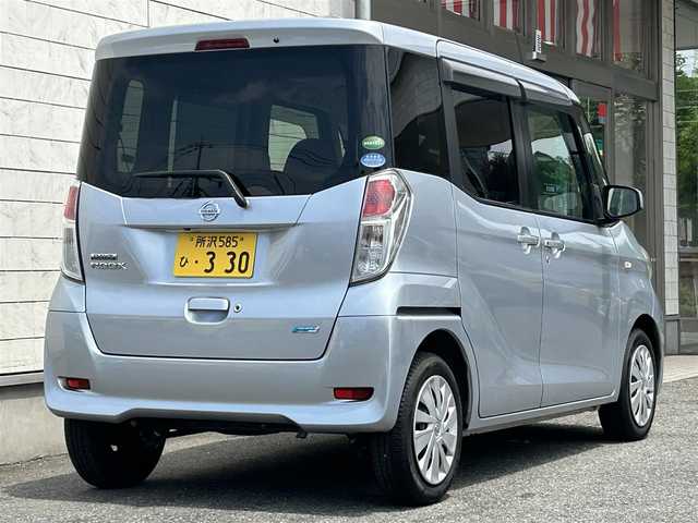 日産 デイズ ルークス X 埼玉県 2014(平26)年 7.6万km クールシルバー ワンオーナー/社外SDナビ/（AM/FM/ワンセグTV）/アラウンドビューモニター/片側パワースライドドア/純正フロアマット/プッシュスタート/ドアバイザー/スペアキー×1/アイドリングストップ/Wエアバッグ/ABS/新車保証書/取扱説明書