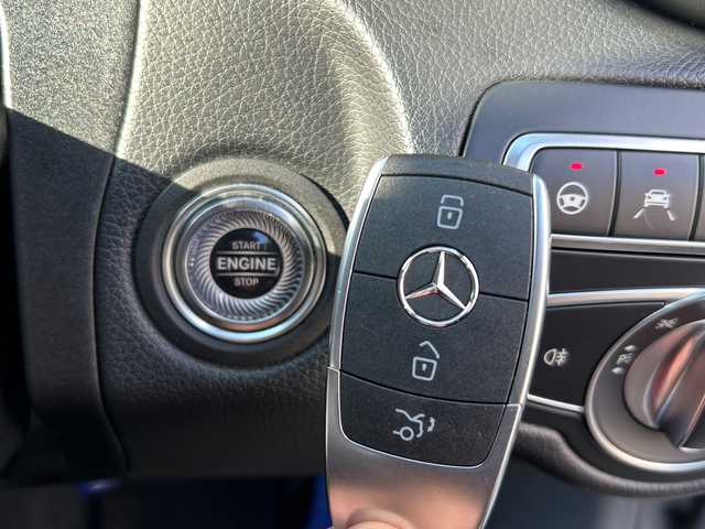 メルセデス・ベンツ Ｃ２２０ｄ ローレウスED スポーツプラスPKG 山口県 2020(令2)年 4.4万km セレナイトグレー 禁煙車/前方360度ドライブレコーダー/スマートキー/プッシュスタート/純正HDDナビ/(DTV/BT/メモリ/ラジオ)/全方位カメラ/ヘッドアップディスプレイ/ブルメスタースピーカー/赤革シート/メモリ付きパワーシート/エアシート/シートヒーター/applecarplay/レーダーセーフティ/純正18インチAW/LEDヘッドライト/アンビエントライト/電動リアゲート/ブラインドスポットモニター/左右分離型フルオートエアコン/ワイヤレス充電/パフュームアトマイザー/スペアキー/保証書/取扱説明書