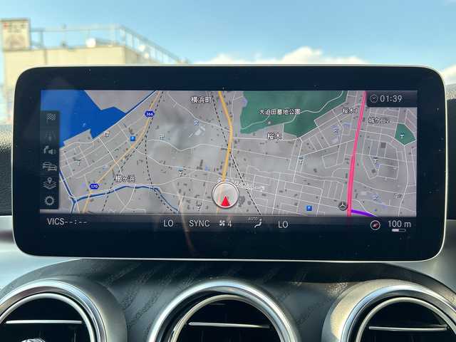 メルセデス・ベンツ Ｃ２２０ｄ ローレウスED スポーツプラスPKG 山口県 2020(令2)年 4.4万km セレナイトグレー 禁煙車/前方360度ドライブレコーダー/スマートキー/プッシュスタート/純正HDDナビ/(DTV/BT/メモリ/ラジオ)/全方位カメラ/ヘッドアップディスプレイ/ブルメスタースピーカー/赤革シート/メモリ付きパワーシート/エアシート/シートヒーター/applecarplay/レーダーセーフティ/純正18インチAW/LEDヘッドライト/アンビエントライト/電動リアゲート/ブラインドスポットモニター/左右分離型フルオートエアコン/ワイヤレス充電/パフュームアトマイザー/スペアキー/保証書/取扱説明書