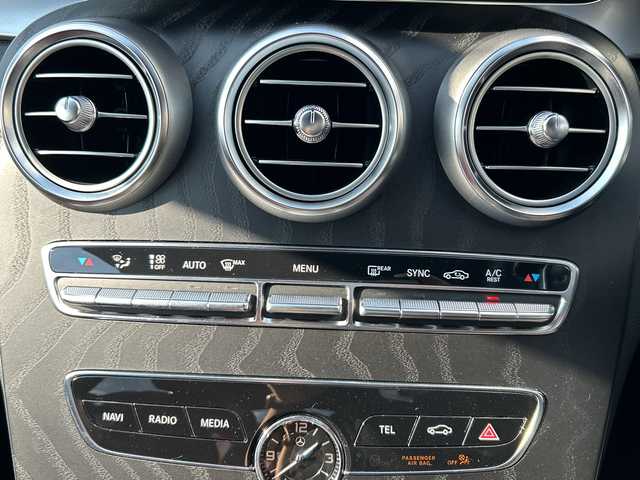 メルセデス・ベンツ Ｃ２２０ｄ ローレウスED スポーツプラスPKG 山口県 2020(令2)年 4.4万km セレナイトグレー 禁煙車/前方360度ドライブレコーダー/スマートキー/プッシュスタート/純正HDDナビ/(DTV/BT/メモリ/ラジオ)/全方位カメラ/ヘッドアップディスプレイ/ブルメスタースピーカー/赤革シート/メモリ付きパワーシート/エアシート/シートヒーター/applecarplay/レーダーセーフティ/純正18インチAW/LEDヘッドライト/アンビエントライト/電動リアゲート/ブラインドスポットモニター/左右分離型フルオートエアコン/ワイヤレス充電/パフュームアトマイザー/スペアキー/保証書/取扱説明書