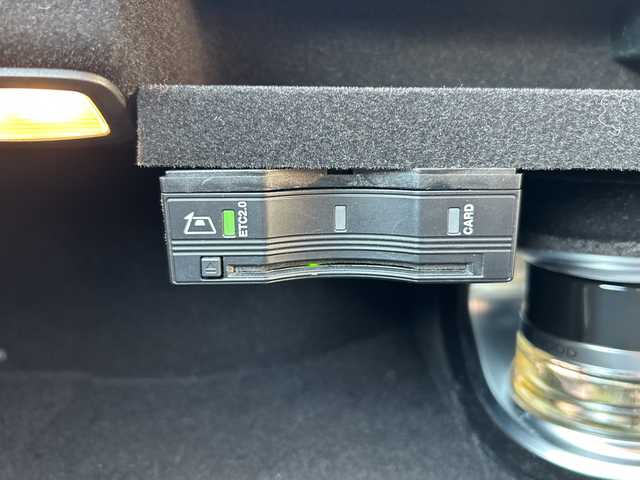 メルセデス・ベンツ Ｃ２２０ｄ ローレウスED スポーツプラスPKG 山口県 2020(令2)年 4.4万km セレナイトグレー 禁煙車/前方360度ドライブレコーダー/スマートキー/プッシュスタート/純正HDDナビ/(DTV/BT/メモリ/ラジオ)/全方位カメラ/ヘッドアップディスプレイ/ブルメスタースピーカー/赤革シート/メモリ付きパワーシート/エアシート/シートヒーター/applecarplay/レーダーセーフティ/純正18インチAW/LEDヘッドライト/アンビエントライト/電動リアゲート/ブラインドスポットモニター/左右分離型フルオートエアコン/ワイヤレス充電/パフュームアトマイザー/スペアキー/保証書/取扱説明書