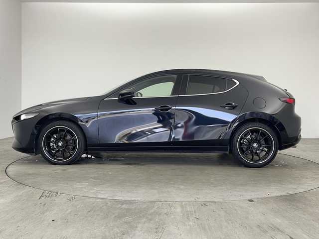 マツダ マツダ３ファストバック XD バーガンディセレクション 兵庫県 2020(令2)年 7.4万km ジェットブラックマイカ ・純正ナビ/CD/DVD/USB/HDMI/Bluetooth/TV/・衝突軽減ブレーキ/・横滑り防止装置/・レーダークルーズコントロール/・クリアランスソナー/・前後コーナーセンサー/・バックカメラ/・電動パーキングブレーキ/・オートホールド/・パドルシフト/・ブラインドスポットモニター/・アイドリングストップ/・オートマチックハイビーム/・メモリー付きパワーシート/・前後ドライブレコーダー/・ステアリングヒーター/・ビルトインETC/・純正フロアマット/・スマートキー/・プッシュスタートボタン/・W＋サイドエアバッグ/・カーテンエアバッグ