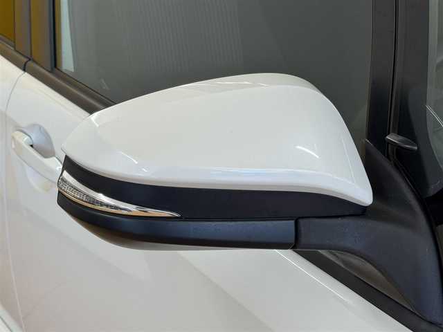 トヨタ ヴォクシー ZS 群馬県 2018(平30)年 8万km ホワイトパールクリスタルシャイン トヨタセーフティセンス/・プリクラッシュセーフティ/・レーンディパーチャーアラート/・オートマチックハイビーム/純正9インチSDナビ/　　フルセグ/　　BT/FM・AM/CD/DVD/クルーズコントロール/先行車発進告知機能/スマートストップ/アルパインフリップダウンモニター/ツインサンルーフ/ビルトインETC/バックカメラ/LEDヘッドライト/フォグランプ/オートライト/革巻きステアリング/ステアリングスイッチ/プッシュスタート/スマートキー/純正16インチAW/電格ウィンカーミラー/横滑り防止機能