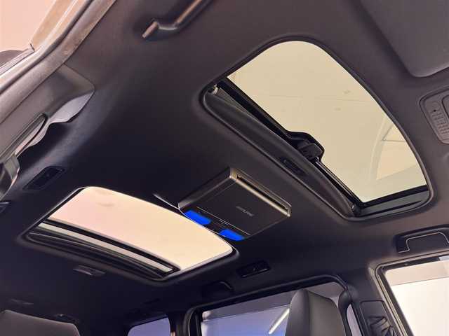 トヨタ ヴォクシー ZS 群馬県 2018(平30)年 8万km ホワイトパールクリスタルシャイン トヨタセーフティセンス/・プリクラッシュセーフティ/・レーンディパーチャーアラート/・オートマチックハイビーム/純正9インチSDナビ/　　フルセグ/　　BT/FM・AM/CD/DVD/クルーズコントロール/先行車発進告知機能/スマートストップ/アルパインフリップダウンモニター/ツインサンルーフ/ビルトインETC/バックカメラ/LEDヘッドライト/フォグランプ/オートライト/革巻きステアリング/ステアリングスイッチ/プッシュスタート/スマートキー/純正16インチAW/電格ウィンカーミラー/横滑り防止機能