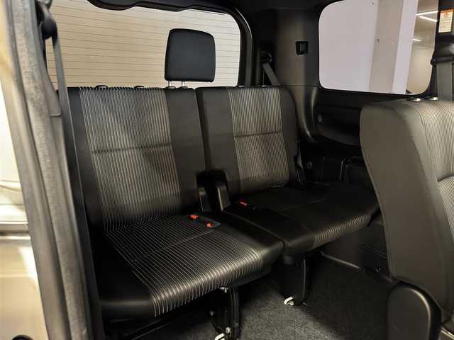 トヨタ ヴォクシー ZS 群馬県 2018(平30)年 8万km ホワイトパールクリスタルシャイン トヨタセーフティセンス/・プリクラッシュセーフティ/・レーンディパーチャーアラート/・オートマチックハイビーム/純正9インチSDナビ/　　フルセグ/　　BT/FM・AM/CD/DVD/クルーズコントロール/先行車発進告知機能/スマートストップ/アルパインフリップダウンモニター/ツインサンルーフ/ビルトインETC/バックカメラ/LEDヘッドライト/フォグランプ/オートライト/革巻きステアリング/ステアリングスイッチ/プッシュスタート/スマートキー/純正16インチAW/電格ウィンカーミラー/横滑り防止機能