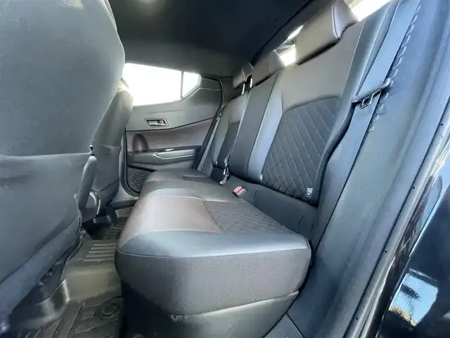 トヨタ Ｃ－ＨＲ G 長野県 2018(平30)年 7.7万km ブラック 純正SDナビ(AM/FM/BT/DVD/CD/TV)/バックカメラ/純正AW/クルーズコントロール(追従あり)/ETC/純正ドアバイザー/ハーフレザーシート/LEDヘッドライト/ABS/横滑り防止装置/衝突軽減システム/オートライト/オートハイビーム/BSM/フォグランプ/取説/保証書/記録簿