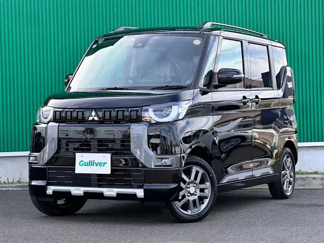 三菱 デリカミニ T プレミアム 宮城県 2025(令7)年 0.1千km アメジストブラック T　PREMIUM　4WD　/サイドデカール/＝＝＝/e-Assist/・衝突被害軽減ブレーキ/・踏み間違い衝突防止アシスト/・車線逸脱警報システム/・車線逸脱防止支援機能/・オートマチックハイビーム/・ふらつき警報/・前方衝突予測警報/・標識検知システム/・先行車発進通知/マイパイロット（レーダークルーズコントロール/車線維持支援）/デジタルルームミラー/マルチアラウンドモニター/純正9型ディスプレイオーディオ/・Bluetooth/・AppleCarPlay/AndroidAuto/ハンズフリー両側パワースライドドア/ハーフレザーシート/シートヒーター/ステアリングヒーター/革巻きステアリング/ステアリングスイッチ/パドルシフト/電動パーキングブレーキ/ブレーキホールド/LEDヘッドランプ/フォグランプ/オートライト/スマートキー＆プッシュスタート/スペアキー/電動格納ミラー/ルーフレール/純正15インチAW/W/サイド/カーテンエアバッグ