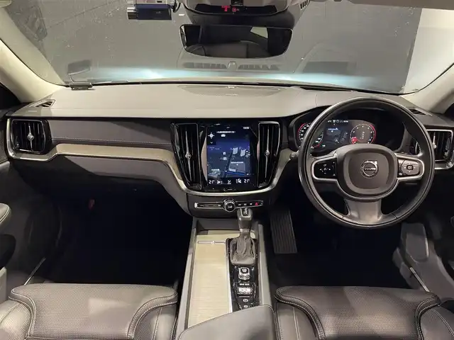 ボルボ Ｖ６０ クロスカントリー T5 AWD プロ 道央・札幌 2019(令1)年 2.6万km オスミウムグレーM パノラミックスライディングルーフ/harman/Kardonプレミアムサウンド・オーディオシステム/ファインナッパレザー/純正１９インチAW/電動ランバーサポート（前席）/シートヒーター（前席・後席）/シートエアコン（前席）/ステアリングヒーター/歩行者・サイクリスト・大型動物検知機能（夜間含む）/インターセクション・サポート/（右折時対向車検知機能）/対向車対応機能/ステアリング・サポート（衝突回避支援機能）/パーク・アシスト・パイロット（縦列・並列駐車支援機能）/360度ビューカメラ/被追突時警告機能（静止時ブレーキ維持機能付）/BLIS（ブラインドスポット・インフォメーション・システム）/衝突回避・被害軽減ブレーキ機能付/全車速追従機能付ACC/レーン・チェンジ・マージ・エイド/パワーテールゲート/LEDヘッドライト/オートライト/ETC/・保証書、取扱説明書（有）/・スペアキー×１