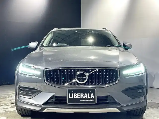 ボルボ Ｖ６０ クロスカントリー T5 AWD プロ 道央・札幌 2019(令1)年 2.6万km オスミウムグレーM パノラミックスライディングルーフ/harman/Kardonプレミアムサウンド・オーディオシステム/ファインナッパレザー/純正１９インチAW/電動ランバーサポート（前席）/シートヒーター（前席・後席）/シートエアコン（前席）/ステアリングヒーター/歩行者・サイクリスト・大型動物検知機能（夜間含む）/インターセクション・サポート/（右折時対向車検知機能）/対向車対応機能/ステアリング・サポート（衝突回避支援機能）/パーク・アシスト・パイロット（縦列・並列駐車支援機能）/360度ビューカメラ/被追突時警告機能（静止時ブレーキ維持機能付）/BLIS（ブラインドスポット・インフォメーション・システム）/衝突回避・被害軽減ブレーキ機能付/全車速追従機能付ACC/レーン・チェンジ・マージ・エイド/パワーテールゲート/LEDヘッドライト/オートライト/ETC/・保証書、取扱説明書（有）/・スペアキー×１