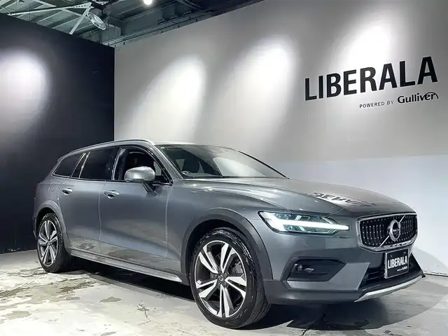 ボルボ Ｖ６０ クロスカントリー T5 AWD プロ 道央・札幌 2019(令1)年 2.6万km オスミウムグレーM パノラミックスライディングルーフ/harman/Kardonプレミアムサウンド・オーディオシステム/ファインナッパレザー/純正１９インチAW/電動ランバーサポート（前席）/シートヒーター（前席・後席）/シートエアコン（前席）/ステアリングヒーター/歩行者・サイクリスト・大型動物検知機能（夜間含む）/インターセクション・サポート/（右折時対向車検知機能）/対向車対応機能/ステアリング・サポート（衝突回避支援機能）/パーク・アシスト・パイロット（縦列・並列駐車支援機能）/360度ビューカメラ/被追突時警告機能（静止時ブレーキ維持機能付）/BLIS（ブラインドスポット・インフォメーション・システム）/衝突回避・被害軽減ブレーキ機能付/全車速追従機能付ACC/レーン・チェンジ・マージ・エイド/パワーテールゲート/LEDヘッドライト/オートライト/ETC/・保証書、取扱説明書（有）/・スペアキー×１