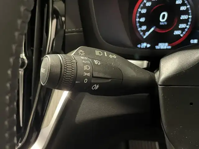 ボルボ Ｖ６０ クロスカントリー T5 AWD プロ 道央・札幌 2019(令1)年 2.6万km オスミウムグレーM パノラミックスライディングルーフ/harman/Kardonプレミアムサウンド・オーディオシステム/ファインナッパレザー/純正１９インチAW/電動ランバーサポート（前席）/シートヒーター（前席・後席）/シートエアコン（前席）/ステアリングヒーター/歩行者・サイクリスト・大型動物検知機能（夜間含む）/インターセクション・サポート/（右折時対向車検知機能）/対向車対応機能/ステアリング・サポート（衝突回避支援機能）/パーク・アシスト・パイロット（縦列・並列駐車支援機能）/360度ビューカメラ/被追突時警告機能（静止時ブレーキ維持機能付）/BLIS（ブラインドスポット・インフォメーション・システム）/衝突回避・被害軽減ブレーキ機能付/全車速追従機能付ACC/レーン・チェンジ・マージ・エイド/パワーテールゲート/LEDヘッドライト/オートライト/ETC/・保証書、取扱説明書（有）/・スペアキー×１