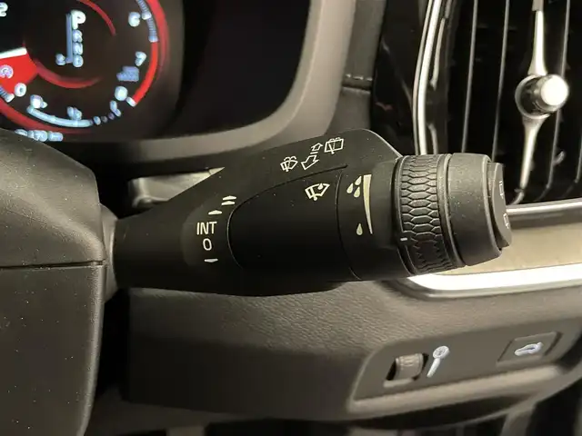 ボルボ Ｖ６０ クロスカントリー T5 AWD プロ 道央・札幌 2019(令1)年 2.6万km オスミウムグレーM パノラミックスライディングルーフ/harman/Kardonプレミアムサウンド・オーディオシステム/ファインナッパレザー/純正１９インチAW/電動ランバーサポート（前席）/シートヒーター（前席・後席）/シートエアコン（前席）/ステアリングヒーター/歩行者・サイクリスト・大型動物検知機能（夜間含む）/インターセクション・サポート/（右折時対向車検知機能）/対向車対応機能/ステアリング・サポート（衝突回避支援機能）/パーク・アシスト・パイロット（縦列・並列駐車支援機能）/360度ビューカメラ/被追突時警告機能（静止時ブレーキ維持機能付）/BLIS（ブラインドスポット・インフォメーション・システム）/衝突回避・被害軽減ブレーキ機能付/全車速追従機能付ACC/レーン・チェンジ・マージ・エイド/パワーテールゲート/LEDヘッドライト/オートライト/ETC/・保証書、取扱説明書（有）/・スペアキー×１