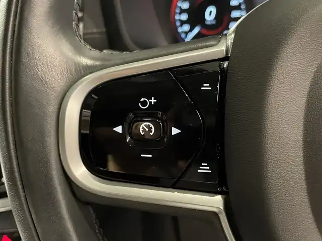 ボルボ Ｖ６０ クロスカントリー T5 AWD プロ 道央・札幌 2019(令1)年 2.6万km オスミウムグレーM パノラミックスライディングルーフ/harman/Kardonプレミアムサウンド・オーディオシステム/ファインナッパレザー/純正１９インチAW/電動ランバーサポート（前席）/シートヒーター（前席・後席）/シートエアコン（前席）/ステアリングヒーター/歩行者・サイクリスト・大型動物検知機能（夜間含む）/インターセクション・サポート/（右折時対向車検知機能）/対向車対応機能/ステアリング・サポート（衝突回避支援機能）/パーク・アシスト・パイロット（縦列・並列駐車支援機能）/360度ビューカメラ/被追突時警告機能（静止時ブレーキ維持機能付）/BLIS（ブラインドスポット・インフォメーション・システム）/衝突回避・被害軽減ブレーキ機能付/全車速追従機能付ACC/レーン・チェンジ・マージ・エイド/パワーテールゲート/LEDヘッドライト/オートライト/ETC/・保証書、取扱説明書（有）/・スペアキー×１