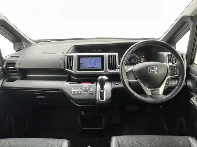 ホンダ ステップワゴン スパーダ Z クールスピリット 熊本県 2012(平24)年 8万km プレミアムスパークルブラックパール ワンオーナー　/社外７インチナビAVIC-ZH77（ＢＴ・フルセグ・ＳＤ・ＡＵＸ・ＵＳＢ）/アルパイン後席フリップダウンモニター/バックカメラ　/クルーズコントロール/ＥＴＣ　/両側パワースライドドア　/横滑り防止　/アイドリングストップ/ハーフレザーシート/パドルシフト/純正フロアマット/純正17インチAW/オートライト/LEDヘッドライト/電動格納ミラー/スマートキー/スペアキー1本