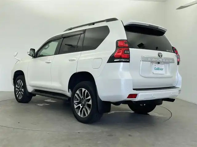 トヨタ ランドクルーザー プラド TX Lパッケージ 富山県 2023(令5)年 2.3万km ホワイトパールクリスタルシャイン 純正ナビ（AM/FM/DVD/BT/フルセグ）/バックカメラ/ドライブレコーダー/ETC/レザーシート/D/N席パワーシート/シートヒーター/シートベンチレーション/衝突被害軽減システム/レーダークルーズコントロール/レーンキープアシスト/コーナーセンサー/横滑り防止装置/オートLEDライト/純正アルミホイール/純正フロアマット/ドアバイザー/革巻きステアリング/ステアリングスイッチ/スマートキー