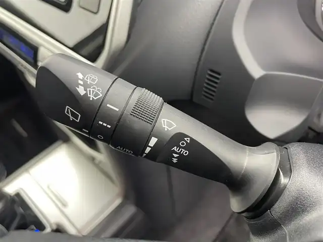 トヨタ ランドクルーザー プラド TX Lパッケージ 富山県 2023(令5)年 2.3万km ホワイトパールクリスタルシャイン 純正ナビ（AM/FM/DVD/BT/フルセグ）/バックカメラ/ドライブレコーダー/ETC/レザーシート/D/N席パワーシート/シートヒーター/シートベンチレーション/衝突被害軽減システム/レーダークルーズコントロール/レーンキープアシスト/コーナーセンサー/横滑り防止装置/オートLEDライト/純正アルミホイール/純正フロアマット/ドアバイザー/革巻きステアリング/ステアリングスイッチ/スマートキー