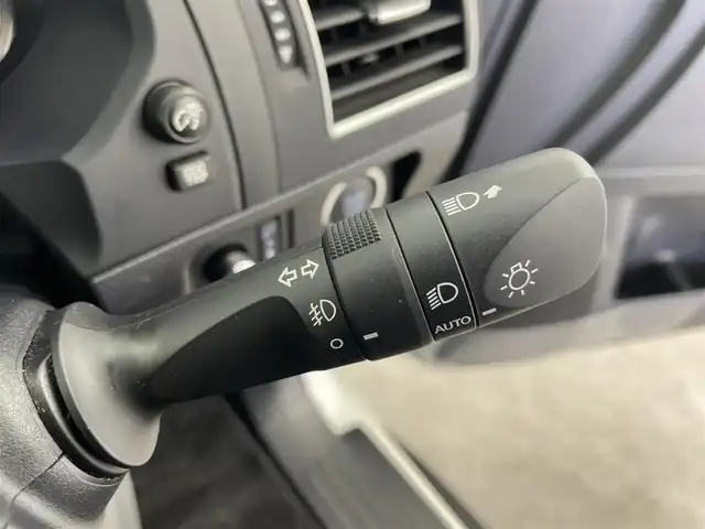 トヨタ ランドクルーザー プラド TX Lパッケージ 富山県 2023(令5)年 2.3万km ホワイトパールクリスタルシャイン 純正ナビ（AM/FM/DVD/BT/フルセグ）/バックカメラ/ドライブレコーダー/ETC/レザーシート/D/N席パワーシート/シートヒーター/シートベンチレーション/衝突被害軽減システム/レーダークルーズコントロール/レーンキープアシスト/コーナーセンサー/横滑り防止装置/オートLEDライト/純正アルミホイール/純正フロアマット/ドアバイザー/革巻きステアリング/ステアリングスイッチ/スマートキー