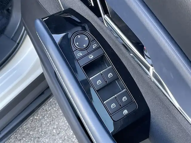 マツダ ＣＸ－３０ 20S プロアクティブツーリングセレ 群馬県 2023(令5)年 2.6万km スノーフレイクホワイトパールマイカ 純正SDナビ/HUD/Bluetooth/全周囲カメラ/BOSEサウンドシステム/パドルシフト/ステアリングスイッチ/ステアリングヒーター/本革ステアリング/BSM/D席パワーシート/前席シートヒーター/純正ブラック塗装アルミホイール/シートセットポジションメモリー/パワーステアリング/純正前後ドラレコ/電動リアゲート/アダプティブクルーズコントロール/パワーステアリング/LEDヘッドライト/チューブレスタイヤ/純正ビルトインETC/フルセグ