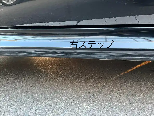 トヨタ ヤリス X 三重県 2022(令4)年 5.6万km ブラック 純正7インチディスプレイオーディオ/（ナビ/FM/AM/Bluetooth/USB/Miracast)/ETC/バックカメラ/スマートエントリー/スタートシステム/トヨタセーフティセンス（衝突回避支援パッケージ）/・プリクラッシュセフティ/・レーンディパーチャーアラート/・オートマチックハイビーム/・ロードサインアシスト/・セカンダリーコリジョンブレーキ/・先行車発進告知機能/ステアリングスイッチ/ヘッドレスト一体型ブラックファブリックシート/シートリフター(運転席)/電動格納ミラー/フロアマット/スペアタイヤ