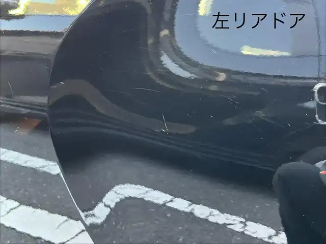 トヨタ ヤリス X 三重県 2022(令4)年 5.6万km ブラック 純正7インチディスプレイオーディオ/（ナビ/FM/AM/Bluetooth/USB/Miracast)/ETC/バックカメラ/スマートエントリー/スタートシステム/トヨタセーフティセンス（衝突回避支援パッケージ）/・プリクラッシュセフティ/・レーンディパーチャーアラート/・オートマチックハイビーム/・ロードサインアシスト/・セカンダリーコリジョンブレーキ/・先行車発進告知機能/ステアリングスイッチ/ヘッドレスト一体型ブラックファブリックシート/シートリフター(運転席)/電動格納ミラー/フロアマット/スペアタイヤ