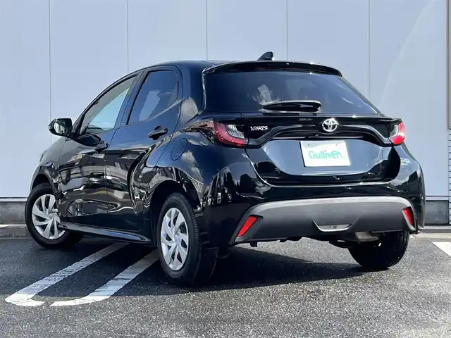 トヨタ ヤリス X 三重県 2022(令4)年 5.6万km ブラック 純正7インチディスプレイオーディオ/（ナビ/FM/AM/Bluetooth/USB/Miracast)/ETC/バックカメラ/スマートエントリー/スタートシステム/トヨタセーフティセンス（衝突回避支援パッケージ）/・プリクラッシュセフティ/・レーンディパーチャーアラート/・オートマチックハイビーム/・ロードサインアシスト/・セカンダリーコリジョンブレーキ/・先行車発進告知機能/ステアリングスイッチ/ヘッドレスト一体型ブラックファブリックシート/シートリフター(運転席)/電動格納ミラー/フロアマット/スペアタイヤ