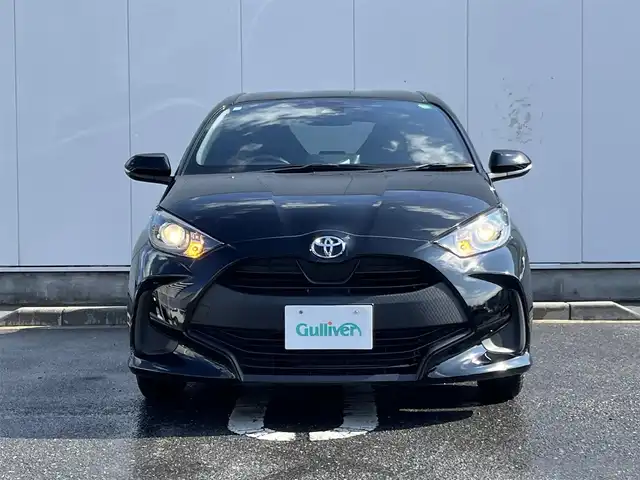 トヨタ ヤリス X 三重県 2022(令4)年 5.6万km ブラック 純正7インチディスプレイオーディオ/（ナビ/FM/AM/Bluetooth/USB/Miracast)/ETC/バックカメラ/スマートエントリー/スタートシステム/トヨタセーフティセンス（衝突回避支援パッケージ）/・プリクラッシュセフティ/・レーンディパーチャーアラート/・オートマチックハイビーム/・ロードサインアシスト/・セカンダリーコリジョンブレーキ/・先行車発進告知機能/ステアリングスイッチ/ヘッドレスト一体型ブラックファブリックシート/シートリフター(運転席)/電動格納ミラー/フロアマット/スペアタイヤ