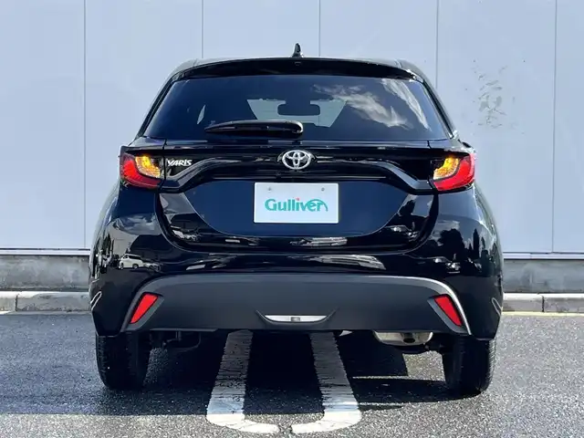 トヨタ ヤリス X 三重県 2022(令4)年 5.6万km ブラック 純正7インチディスプレイオーディオ/（ナビ/FM/AM/Bluetooth/USB/Miracast)/ETC/バックカメラ/スマートエントリー/スタートシステム/トヨタセーフティセンス（衝突回避支援パッケージ）/・プリクラッシュセフティ/・レーンディパーチャーアラート/・オートマチックハイビーム/・ロードサインアシスト/・セカンダリーコリジョンブレーキ/・先行車発進告知機能/ステアリングスイッチ/ヘッドレスト一体型ブラックファブリックシート/シートリフター(運転席)/電動格納ミラー/フロアマット/スペアタイヤ