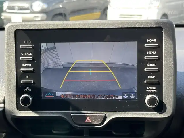 トヨタ ヤリス X 三重県 2022(令4)年 5.6万km ブラック 純正7インチディスプレイオーディオ/（ナビ/FM/AM/Bluetooth/USB/Miracast)/ETC/バックカメラ/スマートエントリー/スタートシステム/トヨタセーフティセンス（衝突回避支援パッケージ）/・プリクラッシュセフティ/・レーンディパーチャーアラート/・オートマチックハイビーム/・ロードサインアシスト/・セカンダリーコリジョンブレーキ/・先行車発進告知機能/ステアリングスイッチ/ヘッドレスト一体型ブラックファブリックシート/シートリフター(運転席)/電動格納ミラー/フロアマット/スペアタイヤ