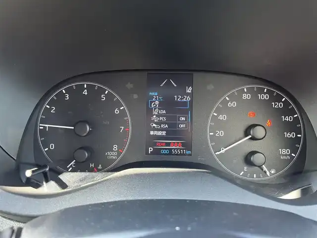 トヨタ ヤリス X 三重県 2022(令4)年 5.6万km ブラック 純正7インチディスプレイオーディオ/（ナビ/FM/AM/Bluetooth/USB/Miracast)/ETC/バックカメラ/スマートエントリー/スタートシステム/トヨタセーフティセンス（衝突回避支援パッケージ）/・プリクラッシュセフティ/・レーンディパーチャーアラート/・オートマチックハイビーム/・ロードサインアシスト/・セカンダリーコリジョンブレーキ/・先行車発進告知機能/ステアリングスイッチ/ヘッドレスト一体型ブラックファブリックシート/シートリフター(運転席)/電動格納ミラー/フロアマット/スペアタイヤ