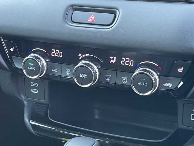 ホンダ ヴェゼル ハイブリッド e:HEV Z 千葉県 2025(令7)年 0.1千km プラチナホワイトパール 純正９インチコネクトナビ/(フルセグTV/BT/AppleCarPlay/AndroidAuto)/ブラインドスポットモニター/衝突被害軽減システム/車線逸脱警報/バックカメラ/クルーズコントロール/電動リアゲート/ハーフレザーシート/横滑り防止装置/ビルトインETC2.0/ワイヤレス充電/LEDヘッドライト/フォグランプ/オートライト/ウィンカーミラー/電動格納ミラー/純正18インチAW/シートヒーター/シートリフター/プッシュスタート/スマートキー/スペアキー/取扱説明書/保証書