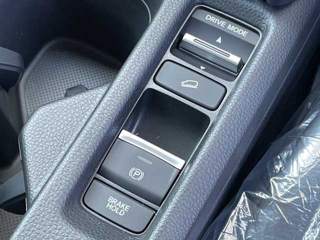 ホンダ ヴェゼル ハイブリッド e:HEV Z 千葉県 2025(令7)年 0.1千km プラチナホワイトパール 純正９インチコネクトナビ/(フルセグTV/BT/AppleCarPlay/AndroidAuto)/ブラインドスポットモニター/衝突被害軽減システム/車線逸脱警報/バックカメラ/クルーズコントロール/電動リアゲート/ハーフレザーシート/横滑り防止装置/ビルトインETC2.0/ワイヤレス充電/LEDヘッドライト/フォグランプ/オートライト/ウィンカーミラー/電動格納ミラー/純正18インチAW/シートヒーター/シートリフター/プッシュスタート/スマートキー/スペアキー/取扱説明書/保証書