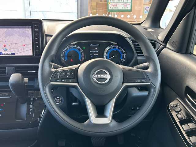 日産 ルークス ハイウェイスター X 埼玉県 2024(令6)年 0.6万km ワイン ワンオーナー　/純正ナビ　/フルセグ/BT/HDMI/SD/FM/AM/アラウンドビューモニター　/両側パワースライドドア　/左側ハンズフリー/LEDヘッドライト/ビルトインＥＴＣ　/デジタルインナーミラー　/オートライト　/横滑り防止/アイドリングストップ/スマートキー２本　/後席サンシェード/後席テーブル/保証書　/取扱説明書