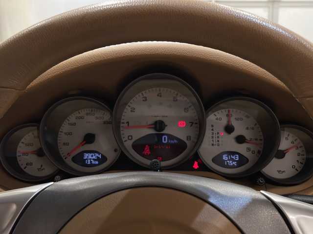 ポルシェ ９１１ カレラS 新潟県 2009(平21)年 3.9万km 茶 レッドキャリパー/電動リアスポイラー/19インチAW/茶革シート/シートヒーター/社外メモリナビ/(CD/DVD/Bluetooth/フルセグTV)/バックカメラ/ETC/ドライブレコーダー/パドルシフト/リモコンキー/保証書