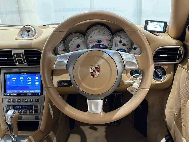 ポルシェ ９１１ カレラS 新潟県 2009(平21)年 3.9万km 茶 レッドキャリパー/電動リアスポイラー/19インチAW/茶革シート/シートヒーター/社外メモリナビ/(CD/DVD/Bluetooth/フルセグTV)/バックカメラ/ETC/ドライブレコーダー/パドルシフト/リモコンキー/保証書