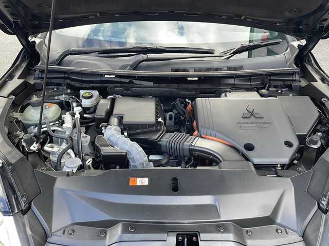 三菱 アウトランダー ＰＨＥＶ P 山口県 2021(令3)年 3万km 黒Ⅱ ・４WD/プラグインHV/BOSEサウンド/・純正スマホ連携ナビ/フルセグTV/・マルチアラウンドモニター/・レーダークルーズコントロール/・シーケンシャルLED/・ビルドインETC2.0/・衝突被害軽減ブレーキシステム/・踏み間違い衝突防止アシスト/・車線逸脱警報システム/車線逸脱防止支援機能/・ふらつき警報/前方衝突予測警報/標識認識システム/・後側方衝突被害防止支援システム/・後側方車両検知警報システム/後退時車両検知警報システム/・ハンズフリーパワーバックドア/・セミアニリン本革シート/・LEDヘッドランプ/LEDフロントフォグランプ/・LEDデイタイムランニングランプ/・純正20インチアルミホイール/・革巻きステアリングホイール/・ステアリングヒーター