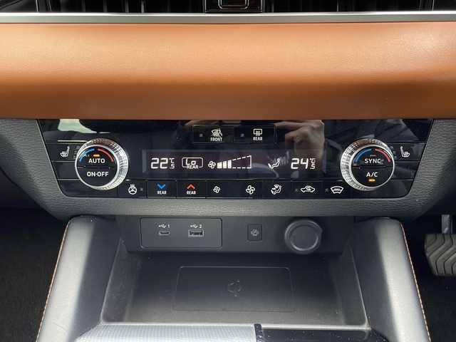 三菱 アウトランダー ＰＨＥＶ P 山口県 2021(令3)年 3万km 黒Ⅱ ・４WD/プラグインHV/BOSEサウンド/・純正スマホ連携ナビ/フルセグTV/・マルチアラウンドモニター/・レーダークルーズコントロール/・シーケンシャルLED/・ビルドインETC2.0/・衝突被害軽減ブレーキシステム/・踏み間違い衝突防止アシスト/・車線逸脱警報システム/車線逸脱防止支援機能/・ふらつき警報/前方衝突予測警報/標識認識システム/・後側方衝突被害防止支援システム/・後側方車両検知警報システム/後退時車両検知警報システム/・ハンズフリーパワーバックドア/・セミアニリン本革シート/・LEDヘッドランプ/LEDフロントフォグランプ/・LEDデイタイムランニングランプ/・純正20インチアルミホイール/・革巻きステアリングホイール/・ステアリングヒーター