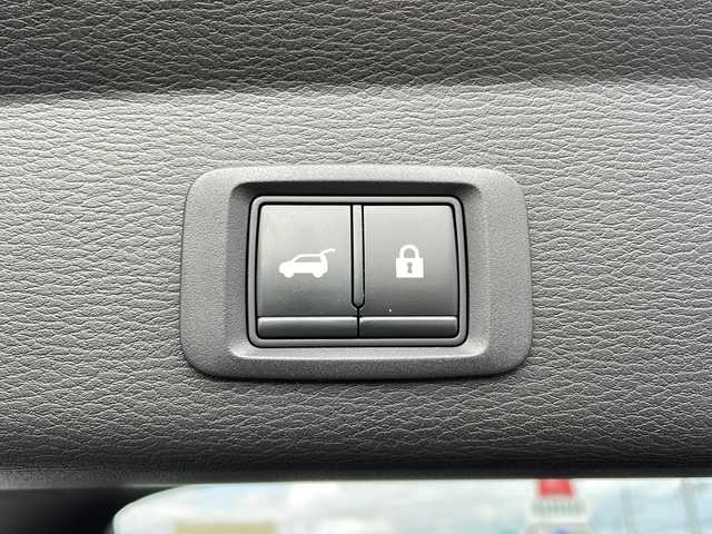 三菱 アウトランダー ＰＨＥＶ P 山口県 2021(令3)年 3万km 黒Ⅱ ・４WD/プラグインHV/BOSEサウンド/・純正スマホ連携ナビ/フルセグTV/・マルチアラウンドモニター/・レーダークルーズコントロール/・シーケンシャルLED/・ビルドインETC2.0/・衝突被害軽減ブレーキシステム/・踏み間違い衝突防止アシスト/・車線逸脱警報システム/車線逸脱防止支援機能/・ふらつき警報/前方衝突予測警報/標識認識システム/・後側方衝突被害防止支援システム/・後側方車両検知警報システム/後退時車両検知警報システム/・ハンズフリーパワーバックドア/・セミアニリン本革シート/・LEDヘッドランプ/LEDフロントフォグランプ/・LEDデイタイムランニングランプ/・純正20インチアルミホイール/・革巻きステアリングホイール/・ステアリングヒーター