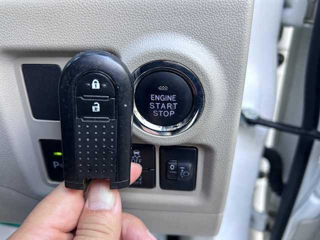 トヨタ パッソ X　S 大阪府 2020(令2)年 3.1万km ホワイト 社外ナビ(MDV-D207)/プリクラッシュセーフティ/レーンディパ-チャーアラート/クリアランスソナー/オートマチックハイビーム/横滑り防止装置/アイドリングストップ/ドライブレコーダー/プッシュスタート/スマートキー