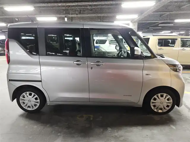 日産 ルークス S 宮崎県 2020(令2)年 5.5万km スターリングシルバーM 純正ナビ/フルセグTV/バックカメラ/ビルトインETC/エマージェンシーブレーキ/踏み間違い衝突防止アシスト/車線逸脱防止支援システム/標識認識機能/オートライト/ハイビームアシスト/ステアリングスイッチ/ベンチシート/リモコンキー/禁煙車