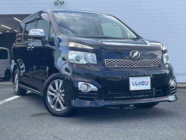 トヨタ ヴォクシー ZS 煌Ⅱ 熊本県 2012(平24)年 9.8万km ブラック (株)IDOMが運営する【じしゃロン熊本店】の自社ローン専用車両になりますこちらは現金またはオートローンご利用時の価格です。自社ローンご希望の方は別途その旨お申付け下さい/純正ナビ　/Ｂカメラ　/両側パワースライドドア　/ＥＴＣ　/ＨＩＤヘッドライト　/プッシュスタート　/スマートキー　/純正ＡＷ