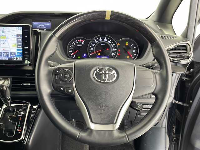 トヨタ ノア Si ダブルバイビーⅢ 愛知県 2020(令2)年 3.9万km ブラック 衝突軽減システム/両側パワースライドドア/クルーズコントロール/フリップダウンモニター/９型SDナビ/Bluetooth/バックカメラ/コーナーセンサー/純正アルミホイール/LEDヘッドライト/オートマチックハイビーム/ドライブレコーダー/ETC/ステアリングスイッチ/スマートキー/プッシュスタート